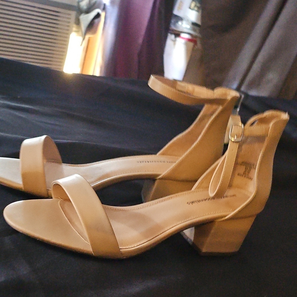 Amazon Essentials Cream Heels Elegant Stiletto Sa… - image 4